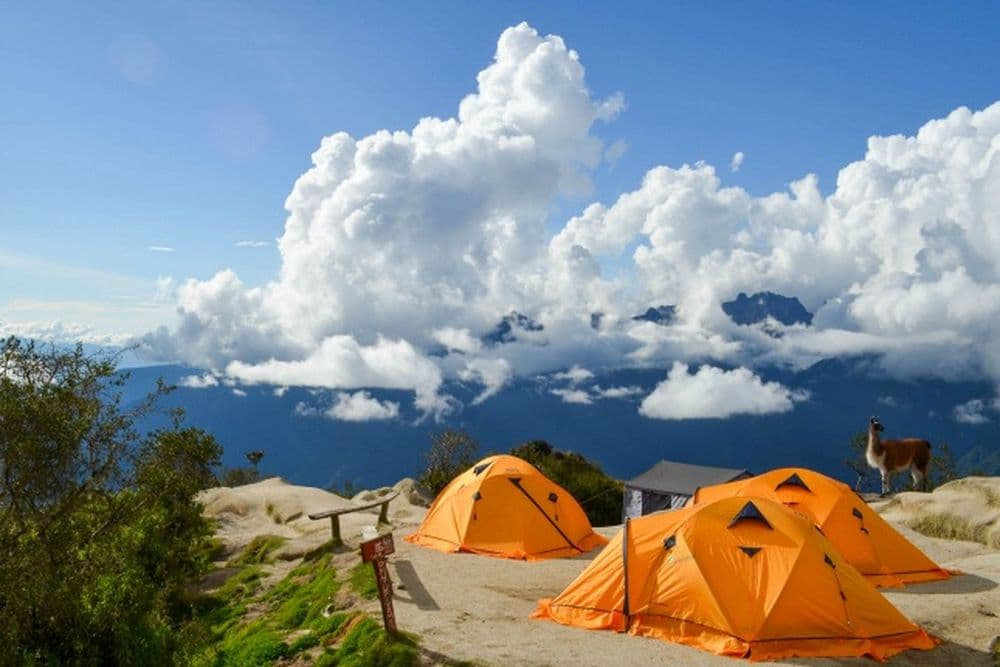 Auf dem Inkatrail bleibt, besonders an den Campingstellen, gerne mal Müll liegen. Damit der Trek nicht bald durch Plastikberge, sondern auch weiterhin durch die wunderschöne Natur führt, müssen Maßnahmen ergriffen werden!