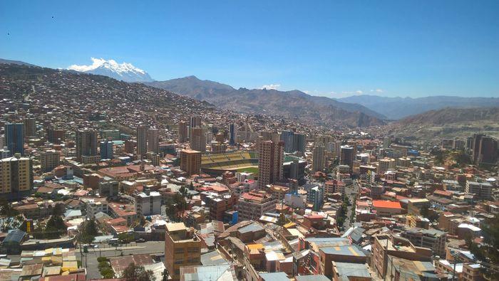 La Paz und der Berg Illimani.
